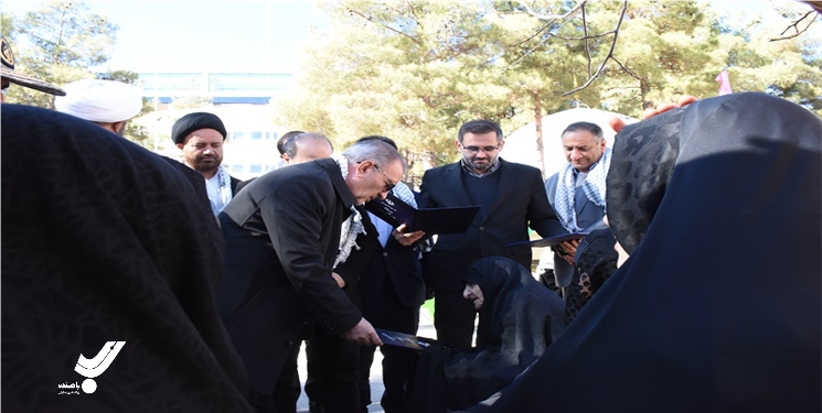 مراسم بزرگداشت سالگرد شهید گمنام در محوطه استانداری برگزار شد