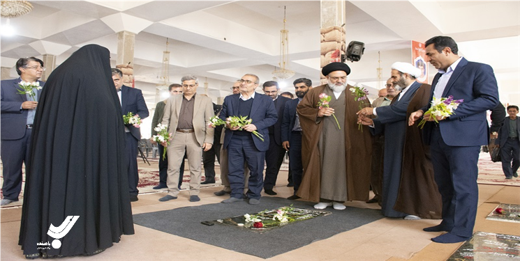 گرامیداشت روز شهید در کنار شهدا 